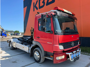Kamion s kukastom dizalicom, Kamion s kranom Mercedes-Benz Atego 1024 4x2 PK4100 + WINCH / HOOK LIFT L=3900 mm: slika Kamion s kukastom dizalicom, Kamion s kranom Mercedes-Benz Atego 1024 4x2 PK4100 + WINCH / HOOK LIFT L=3900 mm
