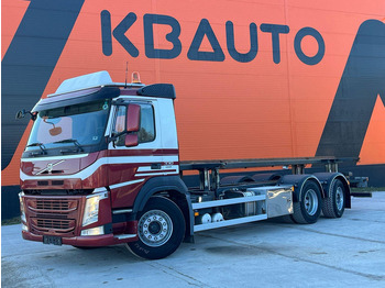 Transporter kontejnera/ Kamion s izmjenjivim sanducima VOLVO FM 330
