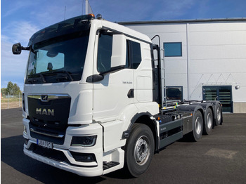 Kamion s kukastom dizalicom