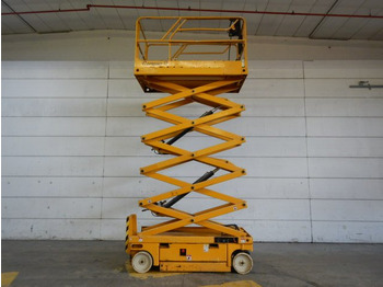Škarasta podizna platforma Used Electric scissor Lift Haulotte Compact 12: slika Škarasta podizna platforma Used Electric scissor Lift Haulotte Compact 12