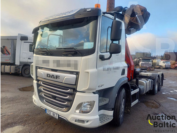 Kamion s kukastom dizalicom DAF CF 450