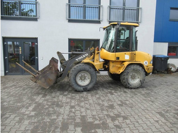 Utovarivač na kotačima VOLVO L30B