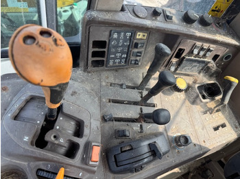 Traktor JOHN DEERE 6820: slika Traktor JOHN DEERE 6820