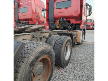 Tegljač SINOTRUK Howo T7H 6x4: slika Tegljač SINOTRUK Howo T7H 6x4 Tegljač SINOTRUK Howo T7H 6x4: slika Tegljač SINOTRUK Howo T7H 6x4