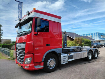 Kamion s kukastom dizalicom DAF XF 460