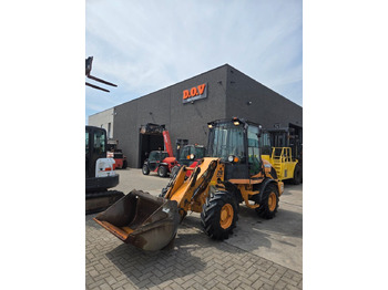 Utovarivač na kotačima CASE