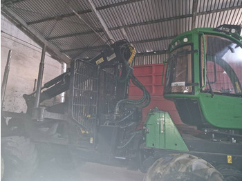 Forvarder John Deere 1510 E: slika Forvarder John Deere 1510 E