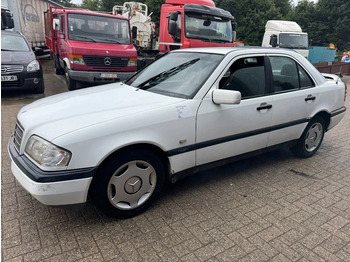 Limuzina MERCEDES-BENZ