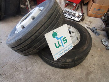 Guma za Kamion ALCOA ALLOYS (2) 285/70/19.5 STEER DUNLOP 2012 10/12MM TREAD 30MM HOLES: slika Guma za Kamion ALCOA ALLOYS (2) 285/70/19.5 STEER DUNLOP 2012 10/12MM TREAD 30MM HOLES