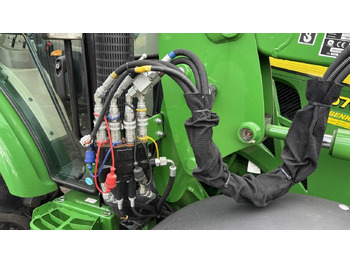 Traktor John Deere 5075E STUFE V: slika Traktor John Deere 5075E STUFE V