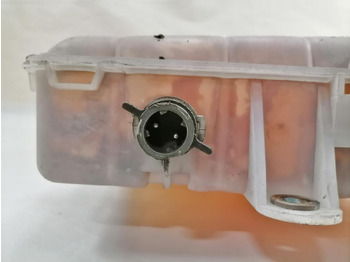 Univerzalni dio za Kamion Volvo Expansion tank 996021: slika Univerzalni dio za Kamion Volvo Expansion tank 996021