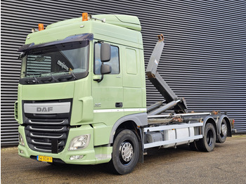 Kamion s kukastom dizalicom DAF XF 460