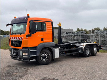 Kamion s kukastom dizalicom MAN