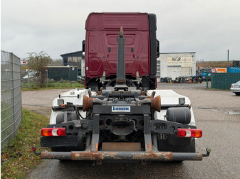 Kamion s kukastom dizalicom