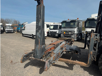 Kamion s kukastom dizalicom