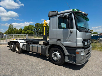 Kamion s kukastom dizalicom MERCEDES-BENZ