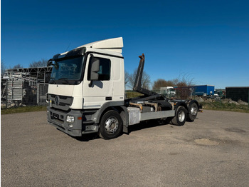 Kamion s kukastom dizalicom MERCEDES-BENZ