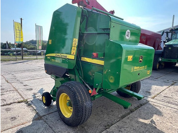 Rolo balirka John Deere 842 HiFlow: slika Rolo balirka John Deere 842 HiFlow
