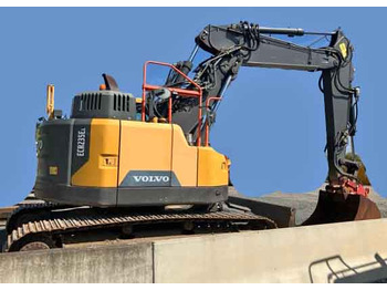 Bager VOLVO ECR235