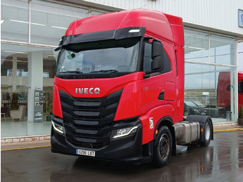 Tegljač IVECO