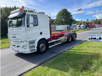Kamion s kukastom dizalicom DAF CF