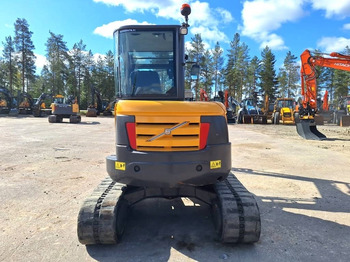 Mini bager Volvo ECR48C PYÖRITTÄJÄ PIHDEILLÄ: slika Mini bager Volvo ECR48C PYÖRITTÄJÄ PIHDEILLÄ