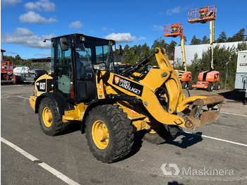 Utovarivač na kotačima CATERPILLAR 906H