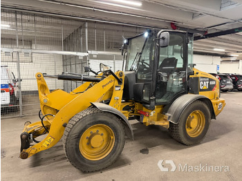 Utovarivač na kotačima CATERPILLAR 906M