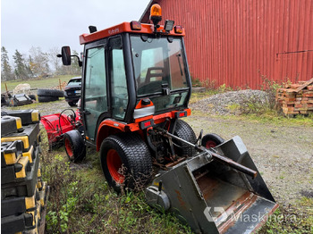 Traktor Traktor Kubota B2100 med Vikplog & Sandspridare: slika Traktor Traktor Kubota B2100 med Vikplog & Sandspridare Traktor Traktor Kubota B2100 med Vikplog & Sandspridare: slika Traktor Traktor Kubota B2100 med Vikplog & Sandspridare