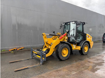 Utovarivač na kotačima CATERPILLAR 906