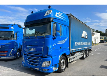 Kamion s ceradom DAF XF 510