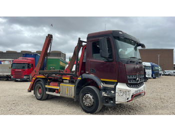 Utovarivač s proklizavajućim upravljanjem MERCEDES-BENZ Arocs