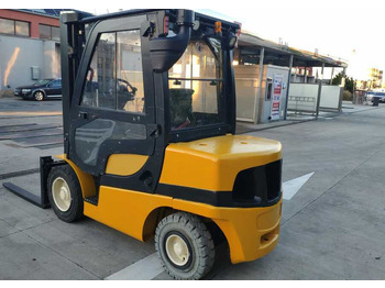 Diesel viličar Yale GDP35VX: slika Diesel viličar Yale GDP35VX