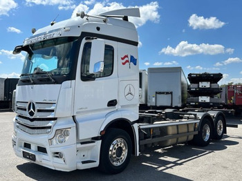 Transporter kontejnera/ Kamion s izmjenjivim sanducima MERCEDES-BENZ Actros 2545