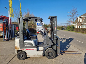 Plinski viličar Nissan 1.8 ton LPG triplomast: slika Plinski viličar Nissan 1.8 ton LPG triplomast