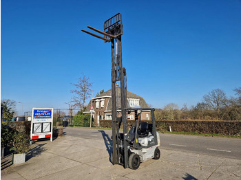 Plinski viličar Nissan 1.8 ton LPG triplomast: slika Plinski viličar Nissan 1.8 ton LPG triplomast
