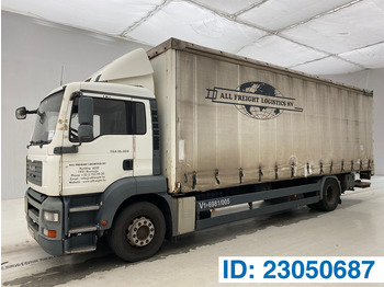 Kamion s ceradom MAN TGA 18.320