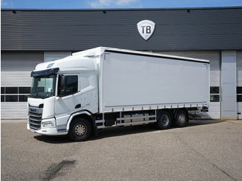 Kamion s ceradom DAF XD 450