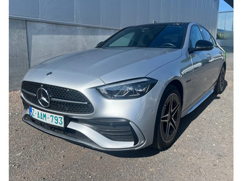 Limuzina MERCEDES-BENZ