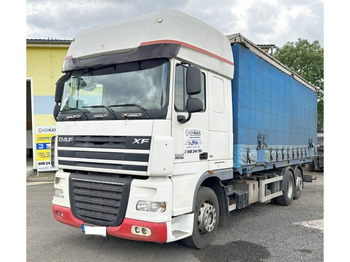 Kamion s ceradom DAF