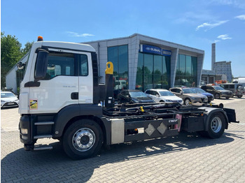 Transporter kontejnera/ Kamion s izmjenjivim sanducima MAN TGS 18.320