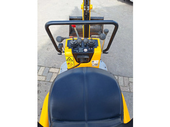 Mini bager JCB 8008 CTS: slika Mini bager JCB 8008 CTS