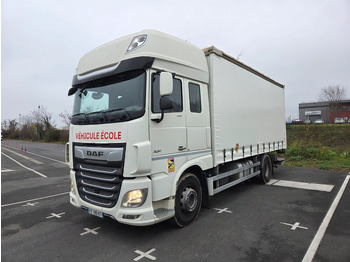 Kamion s ceradom DAF XF 450