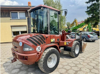 Utovarivač na kotačima VOLVO L30B