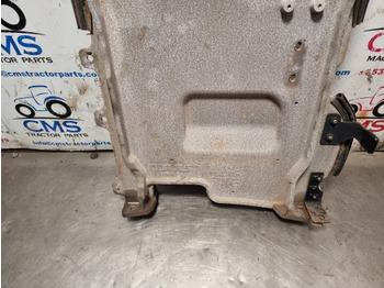 Ovjes kabine Claas Arion 640, 500, 600, Cab Front Support 2136357, 002163354: slika Ovjes kabine Claas Arion 640, 500, 600, Cab Front Support 2136357, 002163354
