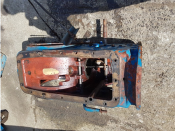 Stražnja osovina Ford 7600, 5600, 6600, 5700, 7700 Center Housing D4nn4032e D4nn4024b: slika Stražnja osovina Ford 7600, 5600, 6600, 5700, 7700 Center Housing D4nn4032e D4nn4024b