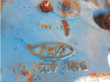 Stražnja osovina Ford 7600, 5600, 6600, 5700, 7700 Center Housing D4nn4032e D4nn4024b: slika Stražnja osovina Ford 7600, 5600, 6600, 5700, 7700 Center Housing D4nn4032e D4nn4024b