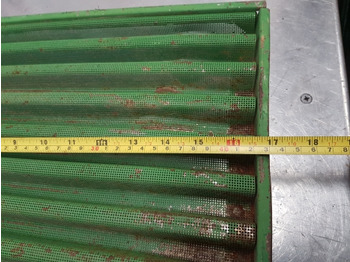 Rešetka John Deere 1830, 2030, 2130, 2440, 2640 Side Grille, Grill Panel Ar72950: slika Rešetka John Deere 1830, 2030, 2130, 2440, 2640 Side Grille, Grill Panel Ar72950