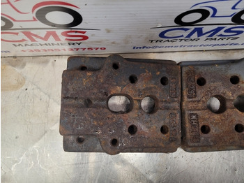 Blatobran New Holland Case Tsa. Mxu Ts115a Delta Front Mudguard Support Pair 82027313: slika Blatobran New Holland Case Tsa. Mxu Ts115a Delta Front Mudguard Support Pair 82027313