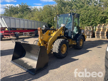 Utovarivač na kotačima CATERPILLAR 906H